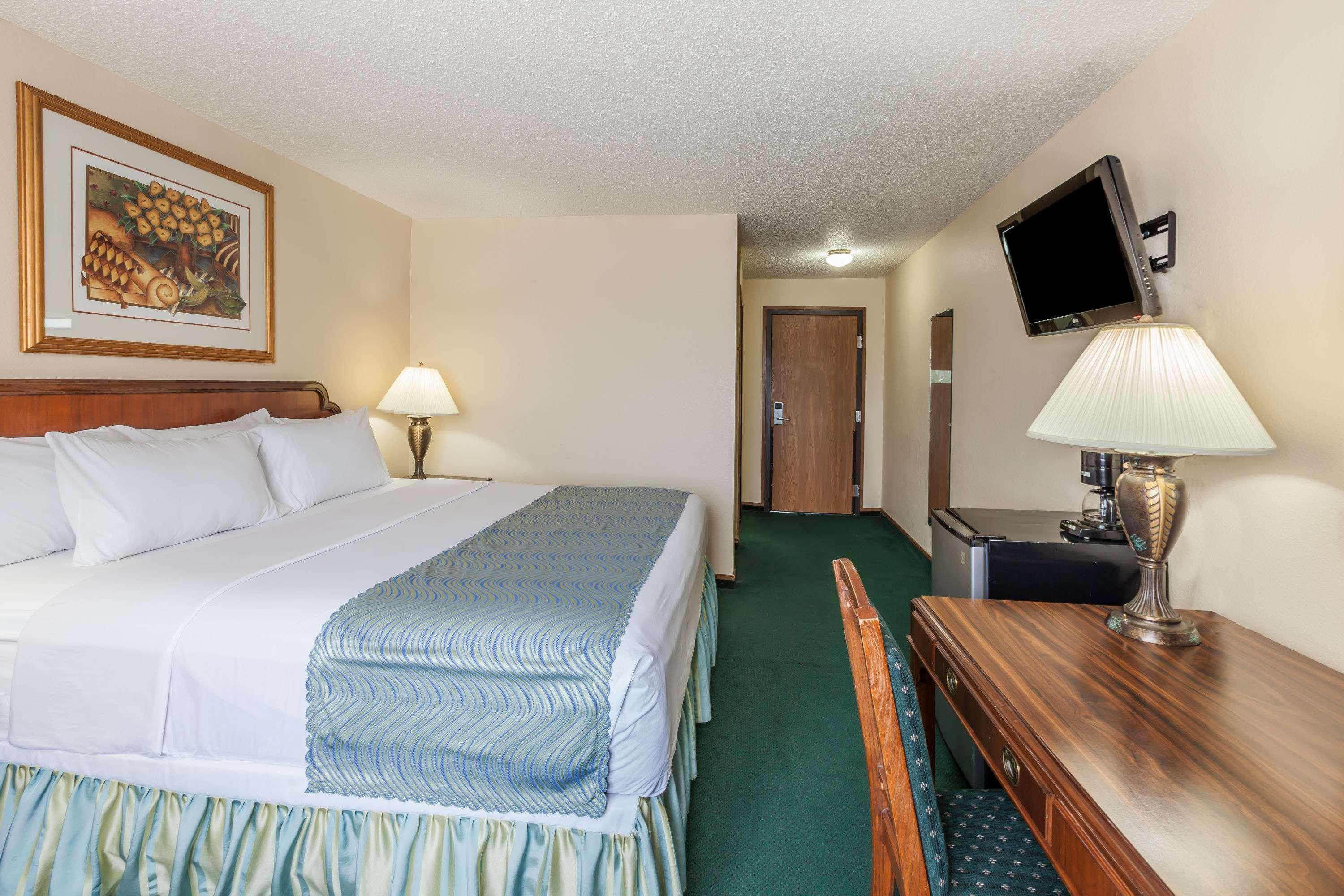 מלון Super 8 By Wyndham Irving Dfw Airport/South מראה חיצוני תמונה