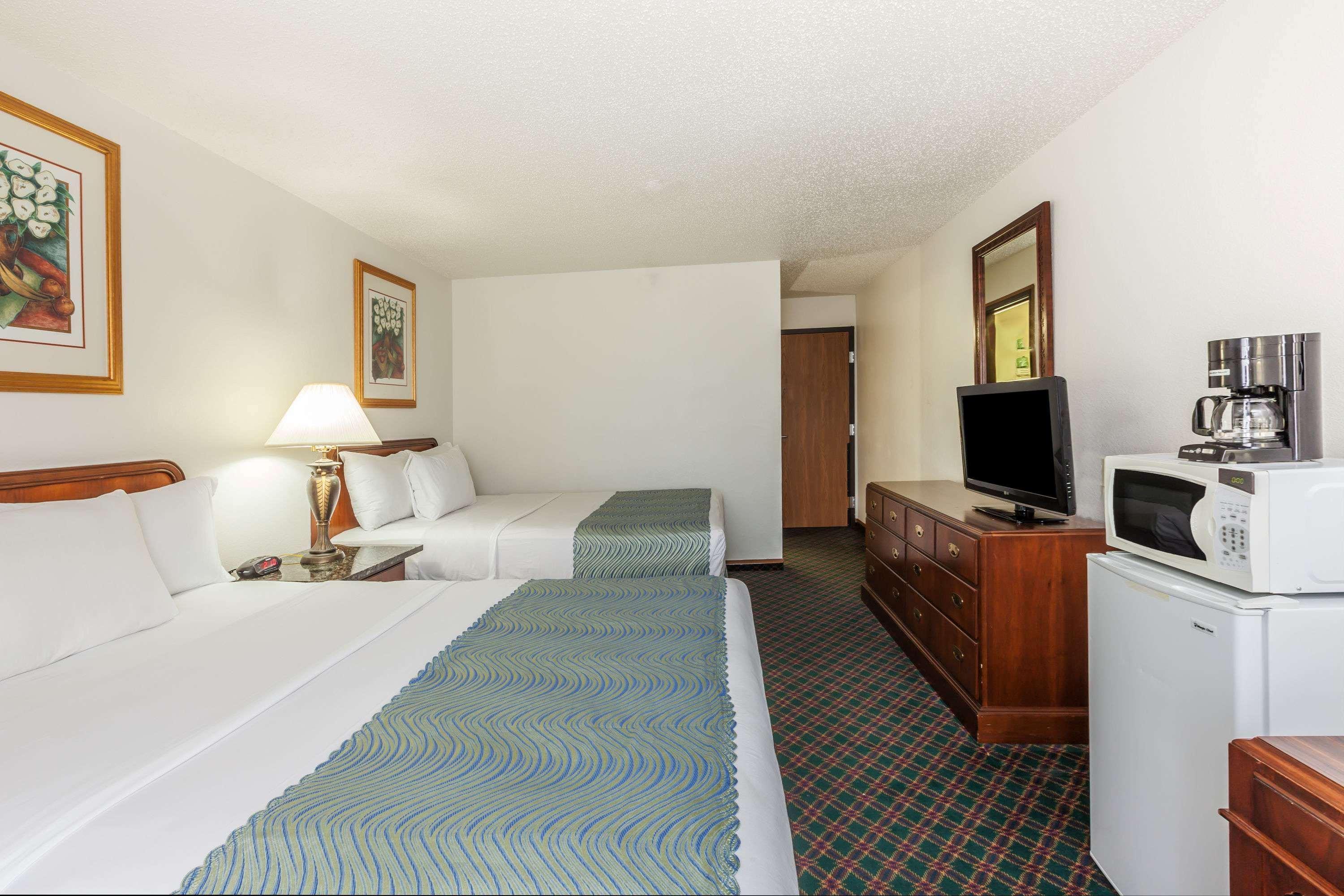 מלון Super 8 By Wyndham Irving Dfw Airport/South מראה חיצוני תמונה