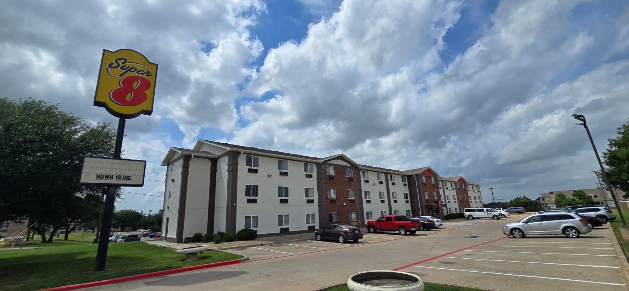 מלון Super 8 By Wyndham Irving Dfw Airport/South מראה חיצוני תמונה