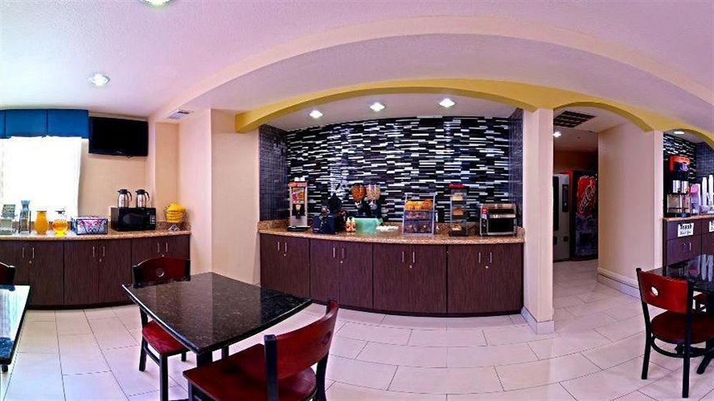מלון Super 8 By Wyndham Irving Dfw Airport/South מראה חיצוני תמונה